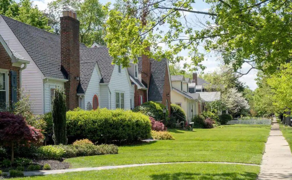 August sees decline in inventory as mortgage rates fall