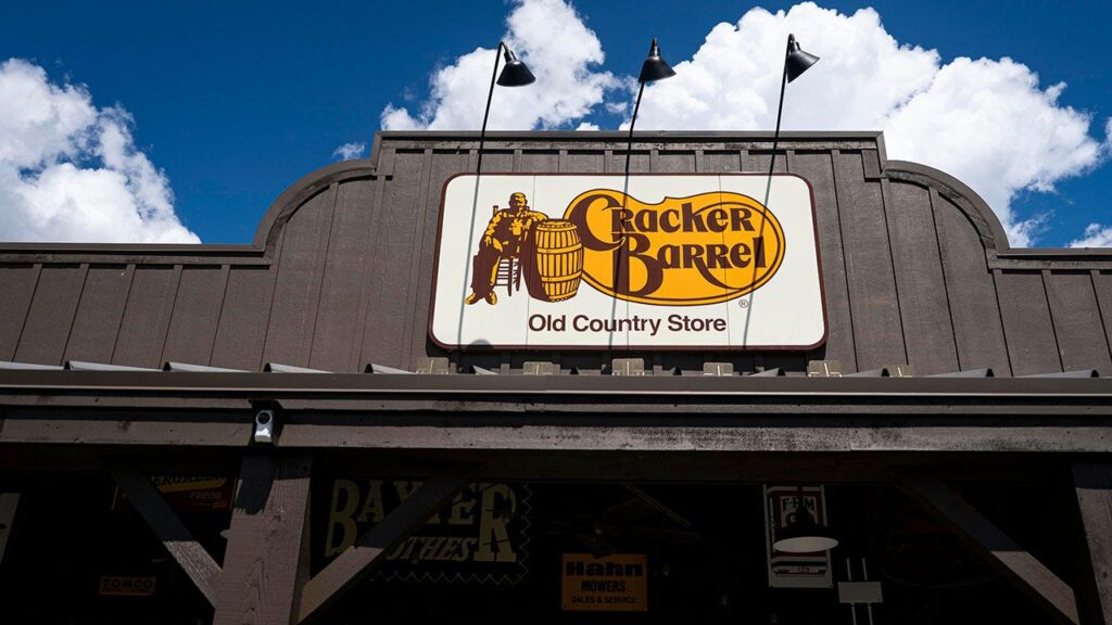 Cracker barrel overcomes financial hurdles with fresh logo revamp