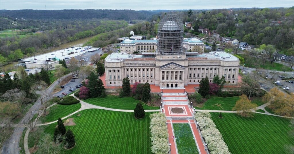 Kentucky lawmakers question state health insurance exchange