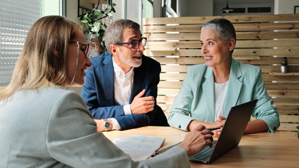 Robo-Advisors vs. Human Financial Advisors: Weighing the Benefits and Drawbacks Robo advisors vs. human financial advisors: weighing the benefits and drawbacks