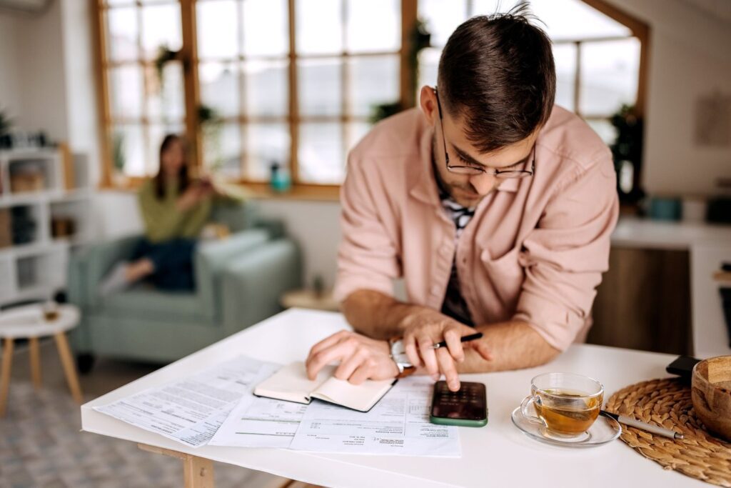 Smart ways to invest $5k: insights from financial experts