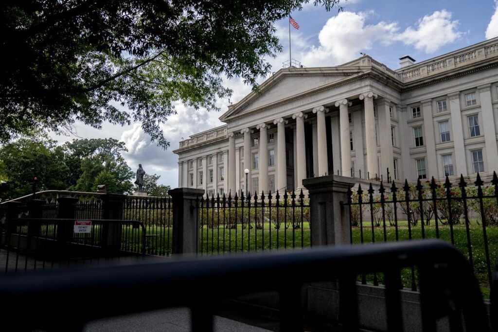 Treasuries follow global bond downturn as 30 year yield approaches 5%