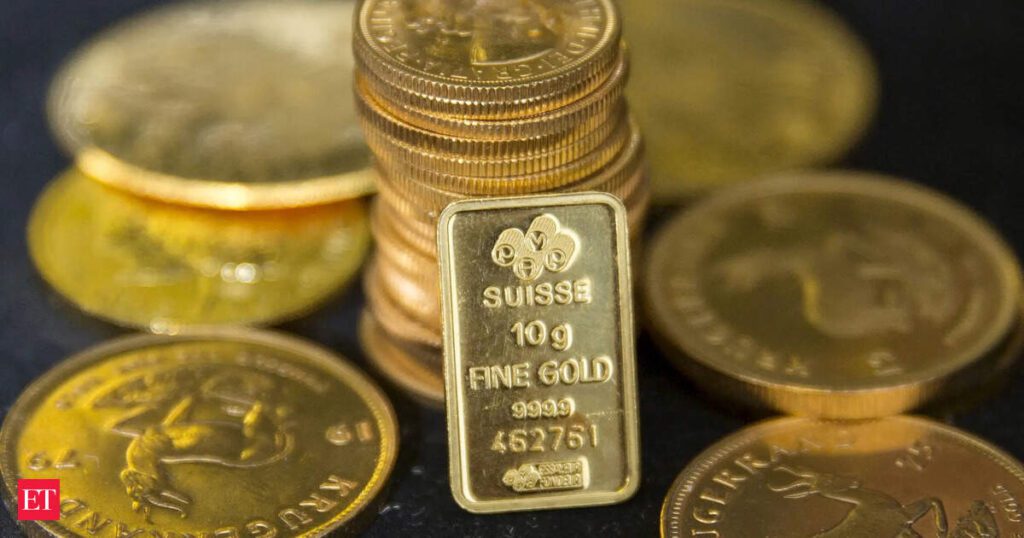 Gold Prices Plunge: Bargain Hunters Dive In Gold prices plunge: bargain hunters dive in