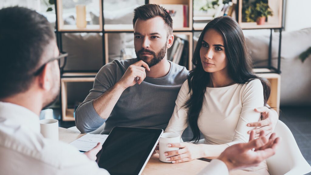 Balancing Debt Repayment and Retirement Savings: Expert Insights Balancing debt repayment and retirement savings: expert insights